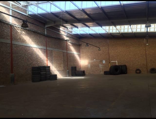 2,261M² WAREHOUSE TO LET IN MEADOWDALE